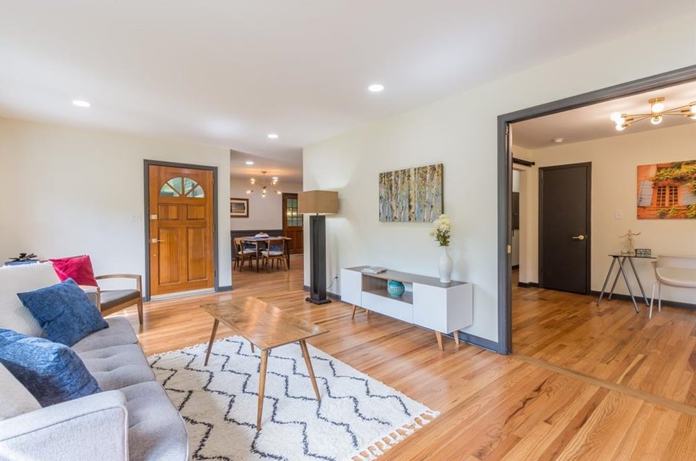 2905 Redwine Rd, Atlanta GA  30344-5825 exterior