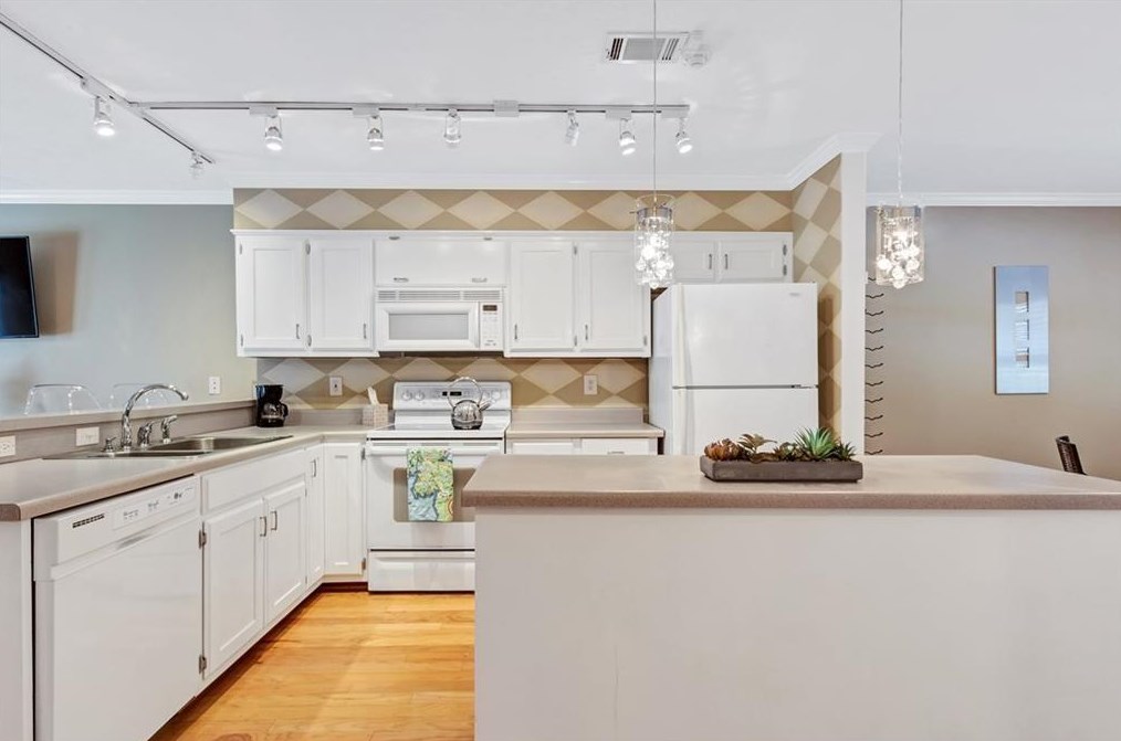 524 Commerce Dr, Decatur GA  30030-2608 exterior