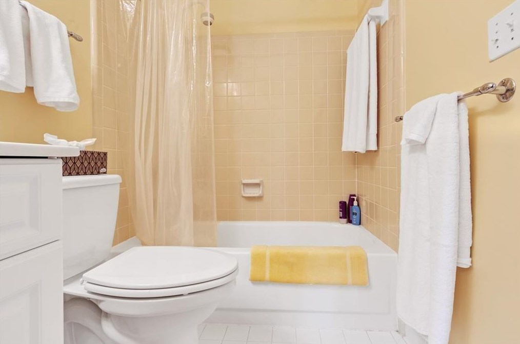 524 Commerce Dr, Decatur GA  30030-2608 exterior