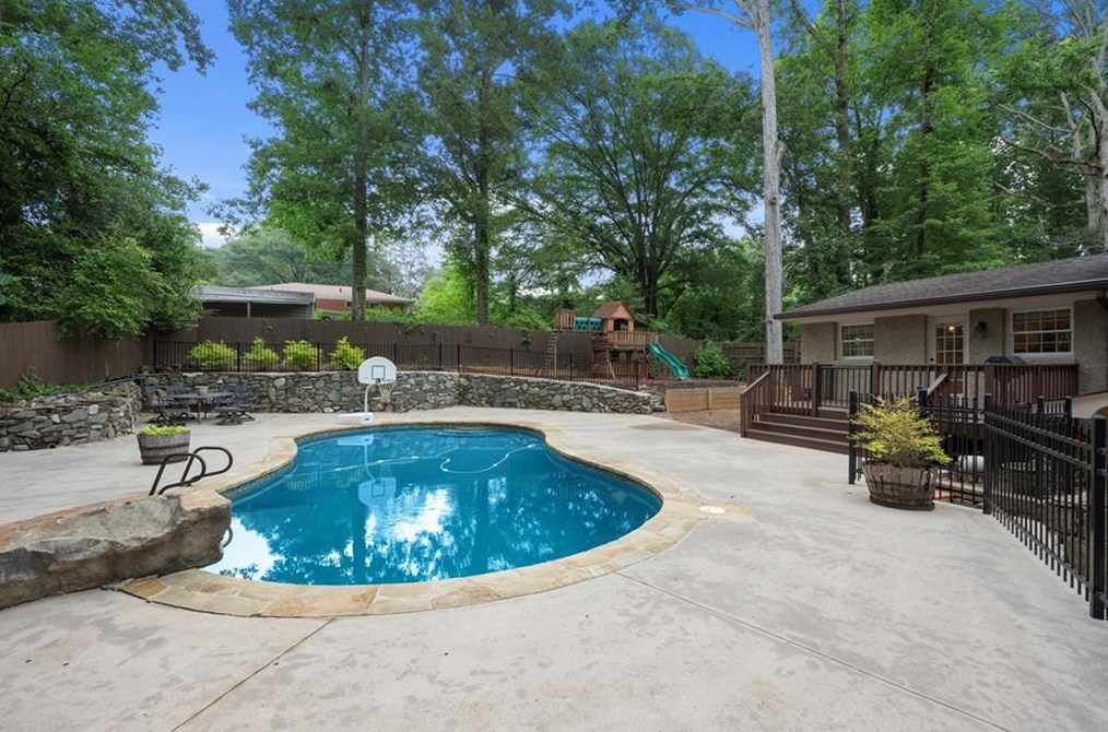 891 Brentwood Dr, Smyrna GA  30082-3405 exterior