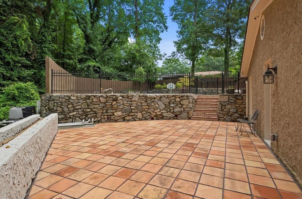 891 Brentwood Dr, Smyrna GA  30082-3405 exterior