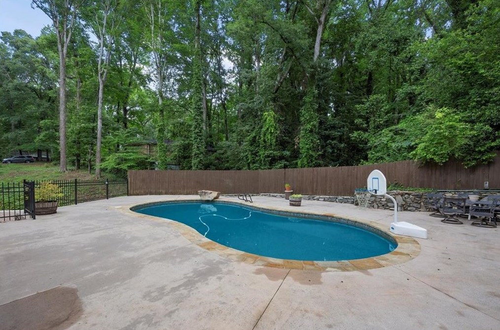 891 Brentwood Dr, Smyrna GA  30082-3405 exterior