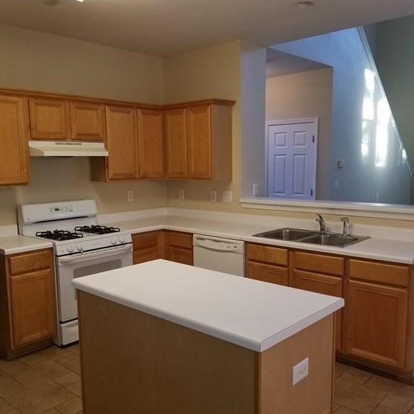 1140 Great Oaks Dr, Lawrenceville GA  30045-5421 exterior