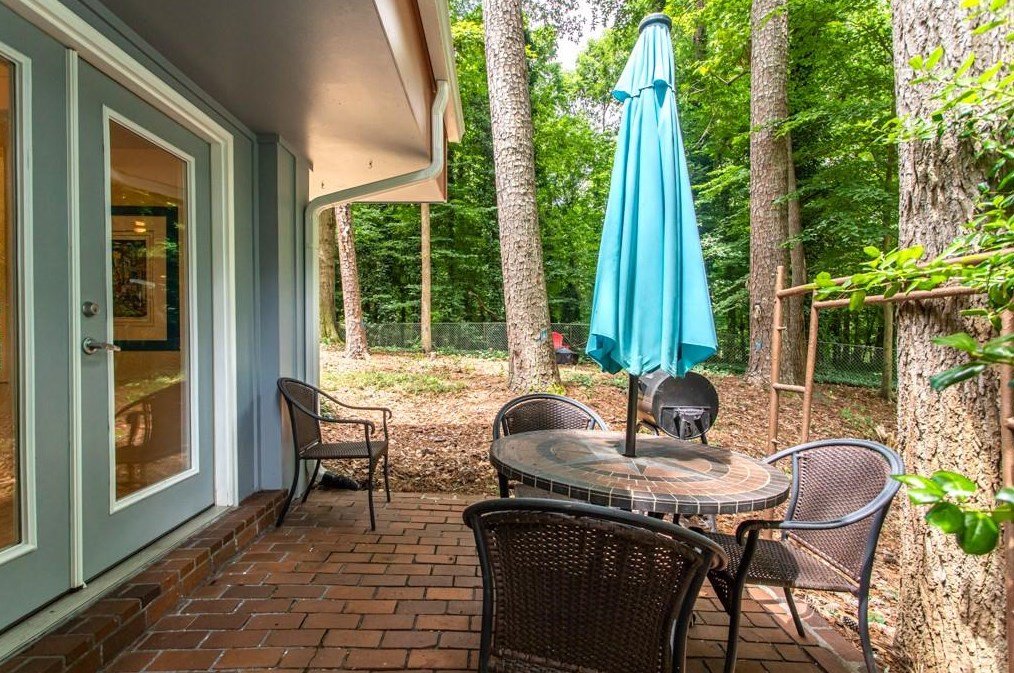 1018 Mcconnell Dr, Decatur GA  30033-3402 exterior