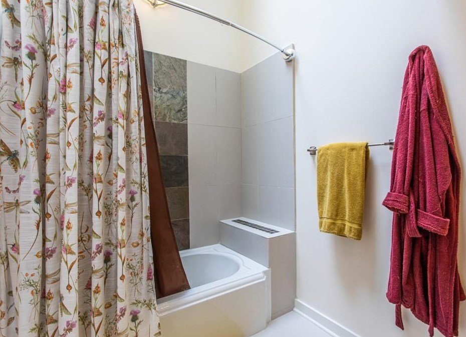 1018 Mcconnell Dr, Decatur GA  30033-3402 exterior