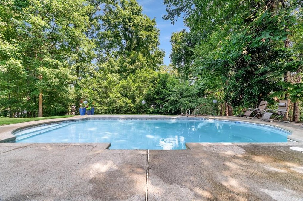 835 Overhill Ct, Atlanta GA  30328-3660 exterior