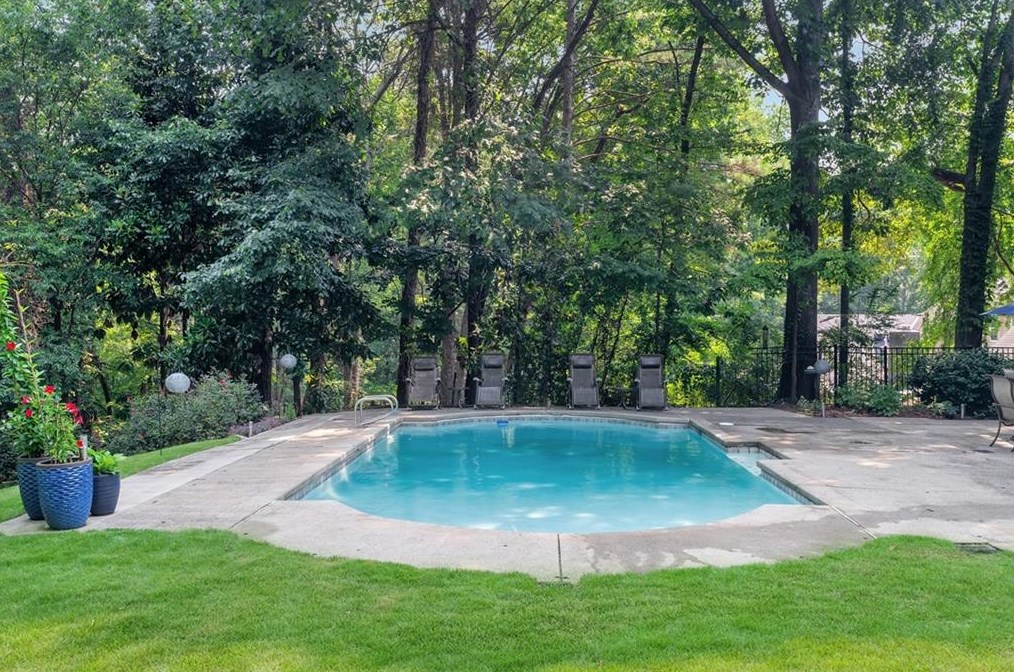 835 Overhill Ct, Atlanta GA  30328-3660 exterior