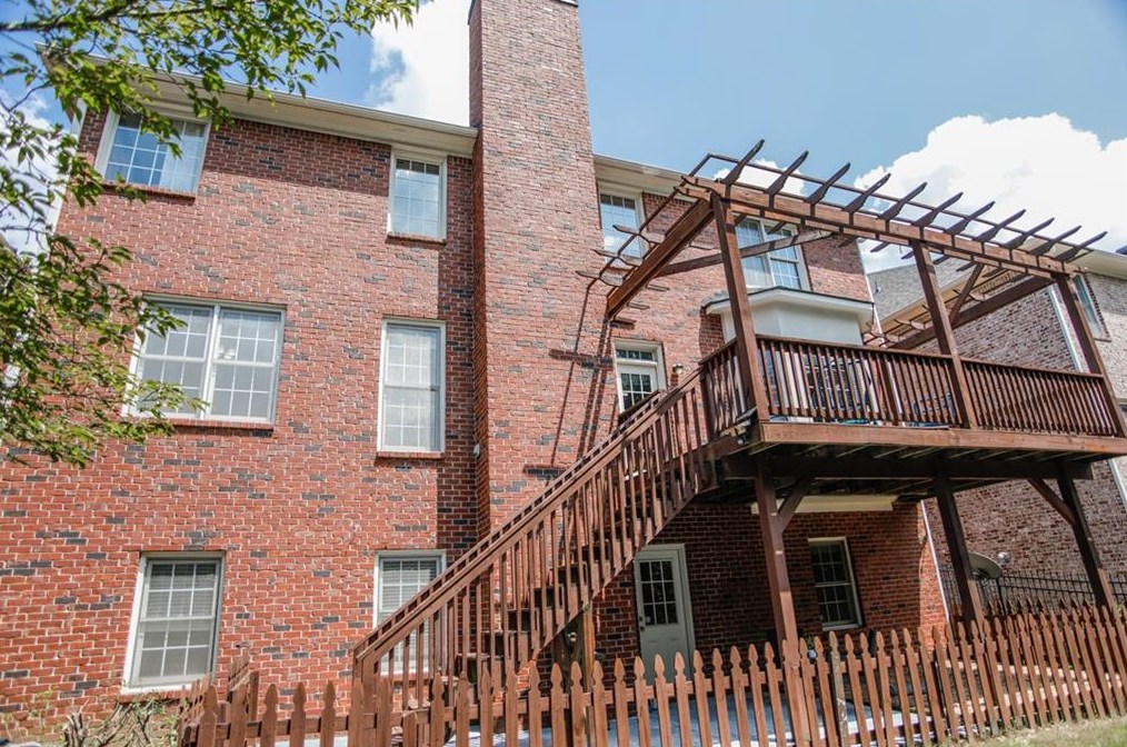 270 Wembley Cir, Atlanta GA  30328-6757 exterior