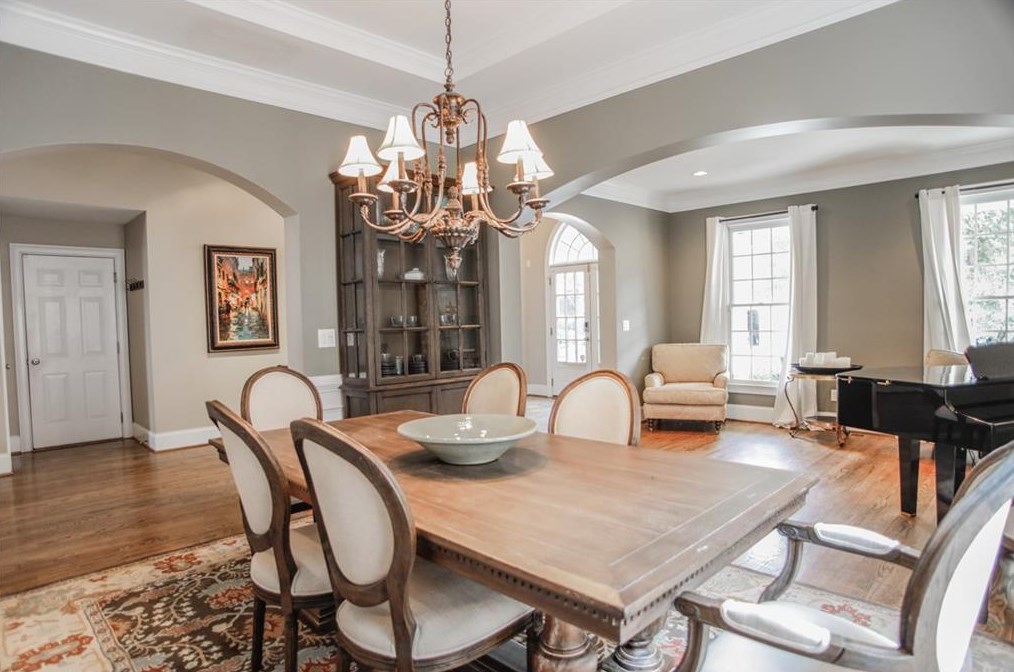 270 Wembley Cir, Atlanta GA  30328-6757 exterior