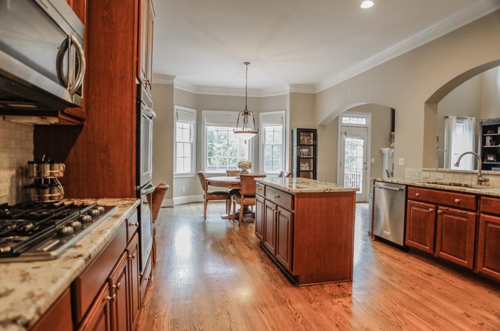 270 Wembley Cir, Atlanta GA  30328-6757 exterior