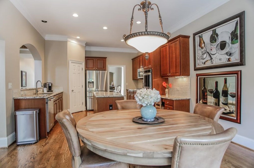 270 Wembley Cir, Atlanta GA  30328-6757 exterior