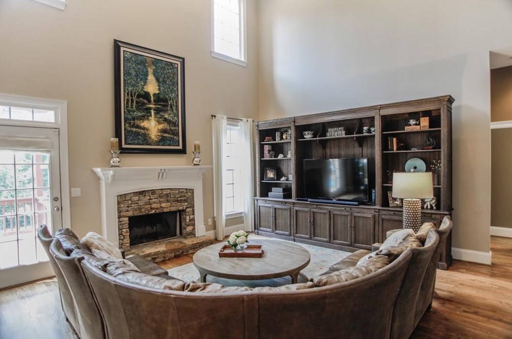 270 Wembley Cir, Atlanta GA  30328-6757 exterior
