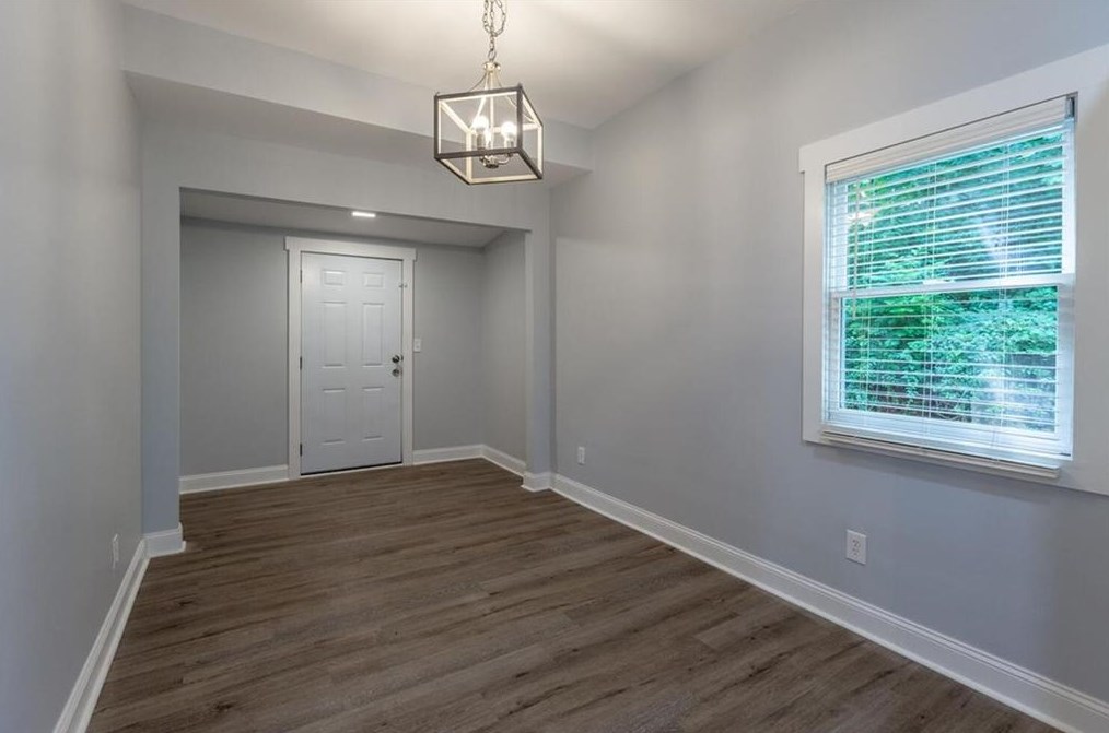 1655 Oak Knoll Cir, Atlanta GA  30315-5207 exterior
