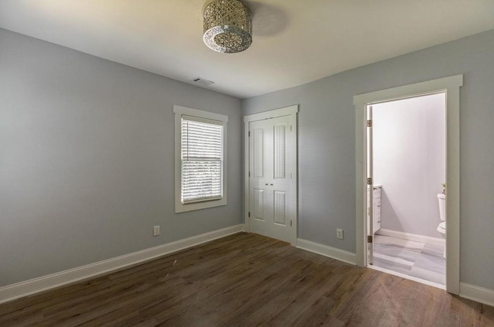 1655 Oak Knoll Cir, Atlanta GA  30315-5207 exterior