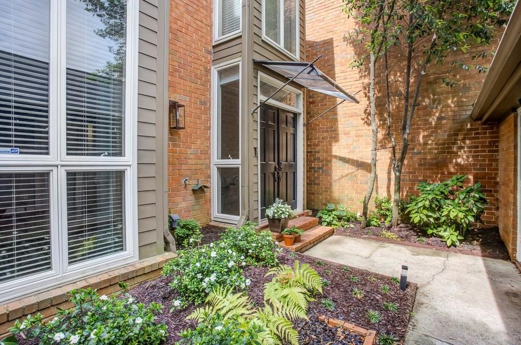 47 Willow Gln, Atlanta GA  30342-1341 exterior