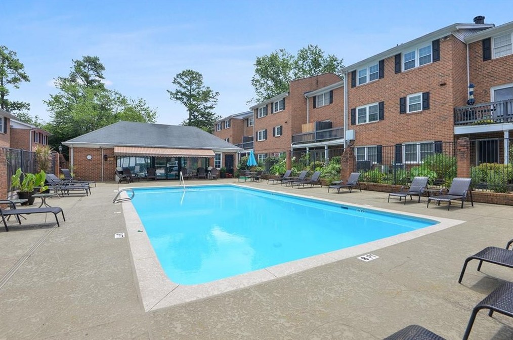 6520 Roswell Rd, Atlanta GA  30328-3116 exterior