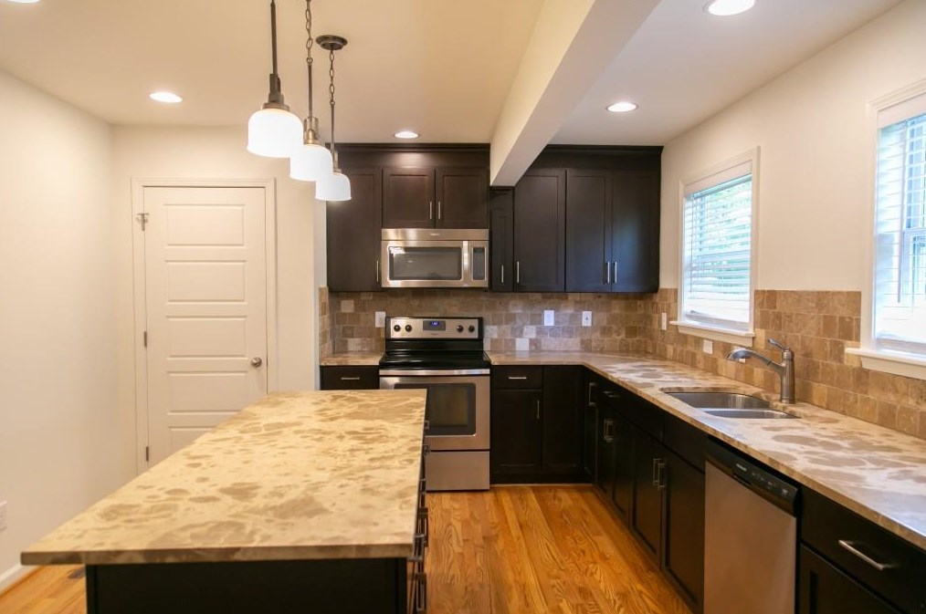 1547 Delia Dr, Decatur GA  30033-3373 exterior