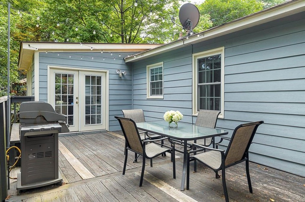 1891 Woodland Hills Ave, Atlanta GA  30318-3063 exterior