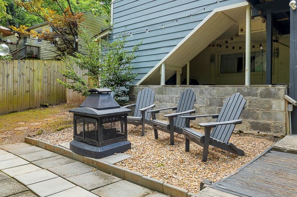 1891 Woodland Hills Ave, Atlanta GA  30318-3063 exterior