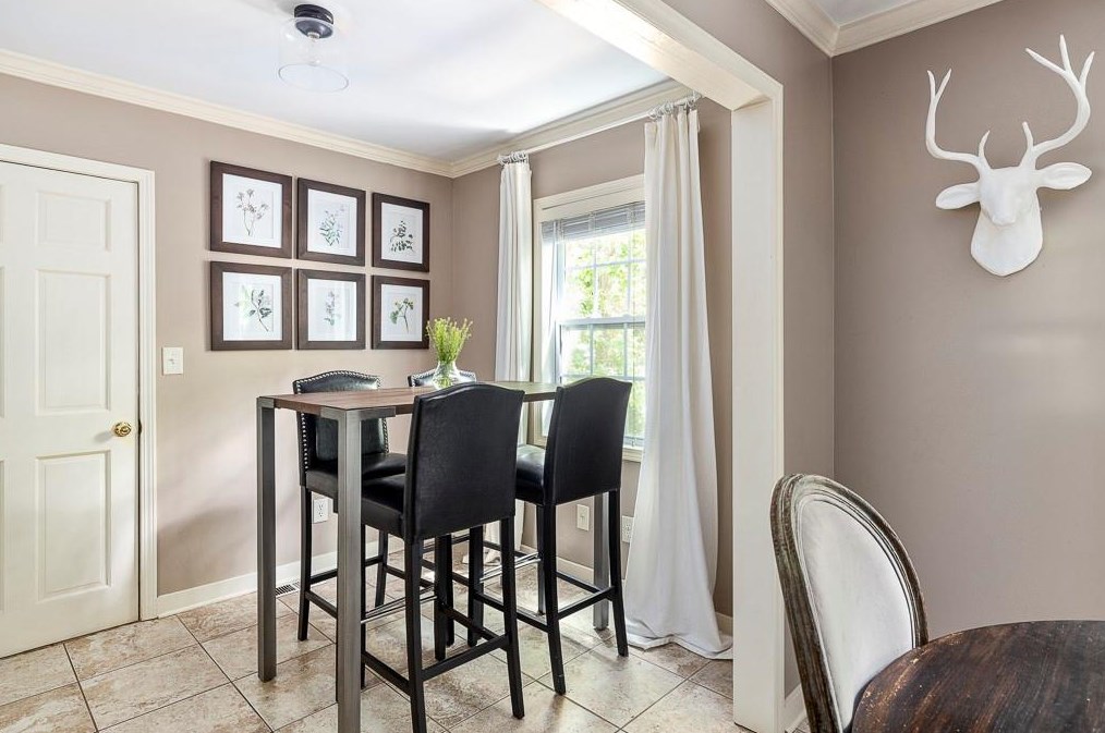 1891 Woodland Hills Ave, Atlanta GA  30318-3063 exterior