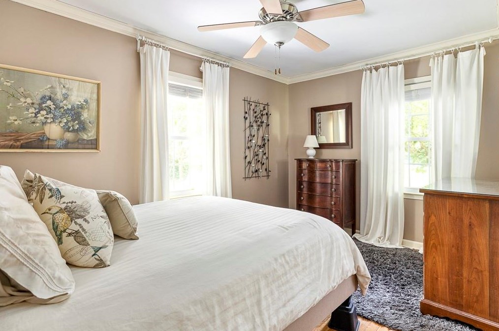 1891 Woodland Hills Ave, Atlanta GA  30318-3063 exterior