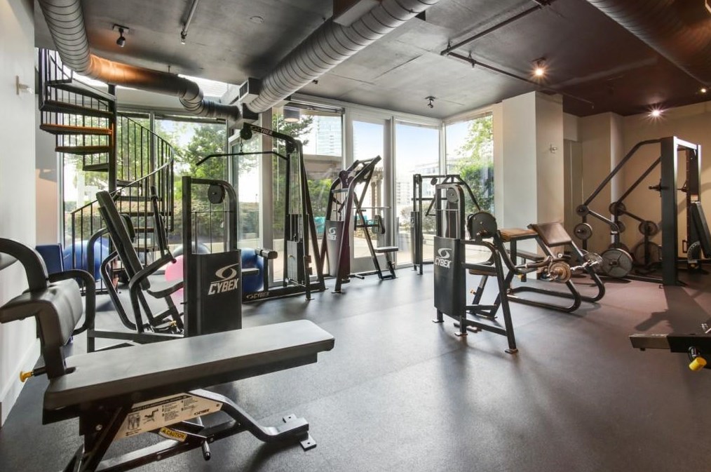 3324 Peachtree Rd, Atlanta GA  30326-1001 exterior