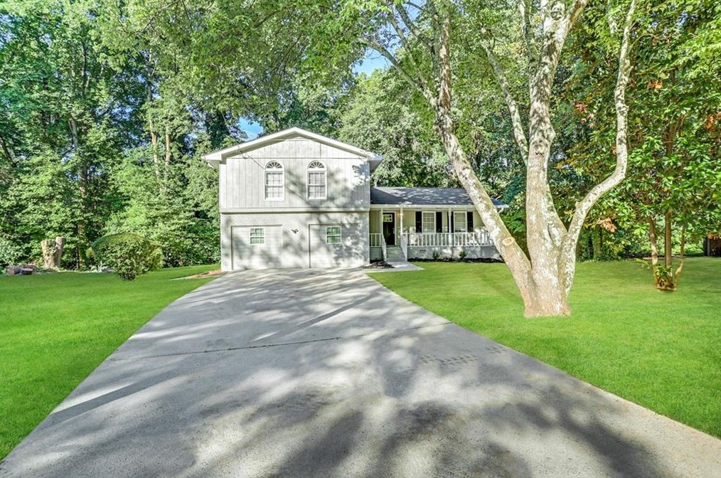 3933 Emerald Springs Ct, Decatur GA  30035-2627 exterior