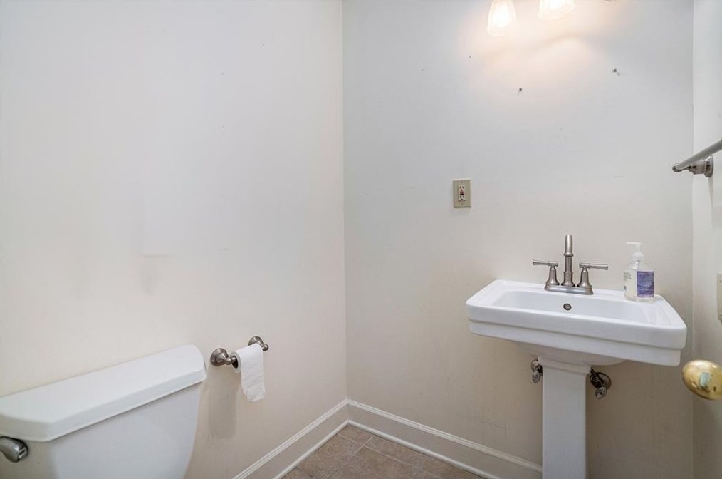 25 Westfair Ct, Atlanta GA  30328-1658 exterior