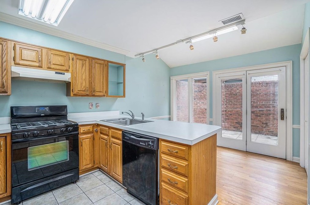 25 Westfair Ct, Atlanta GA  30328-1658 exterior