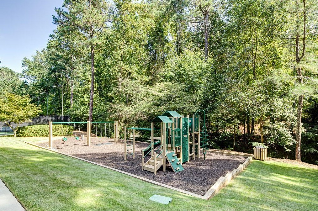 1825 Redbourne Dr, Atlanta GA  30350-5647 exterior