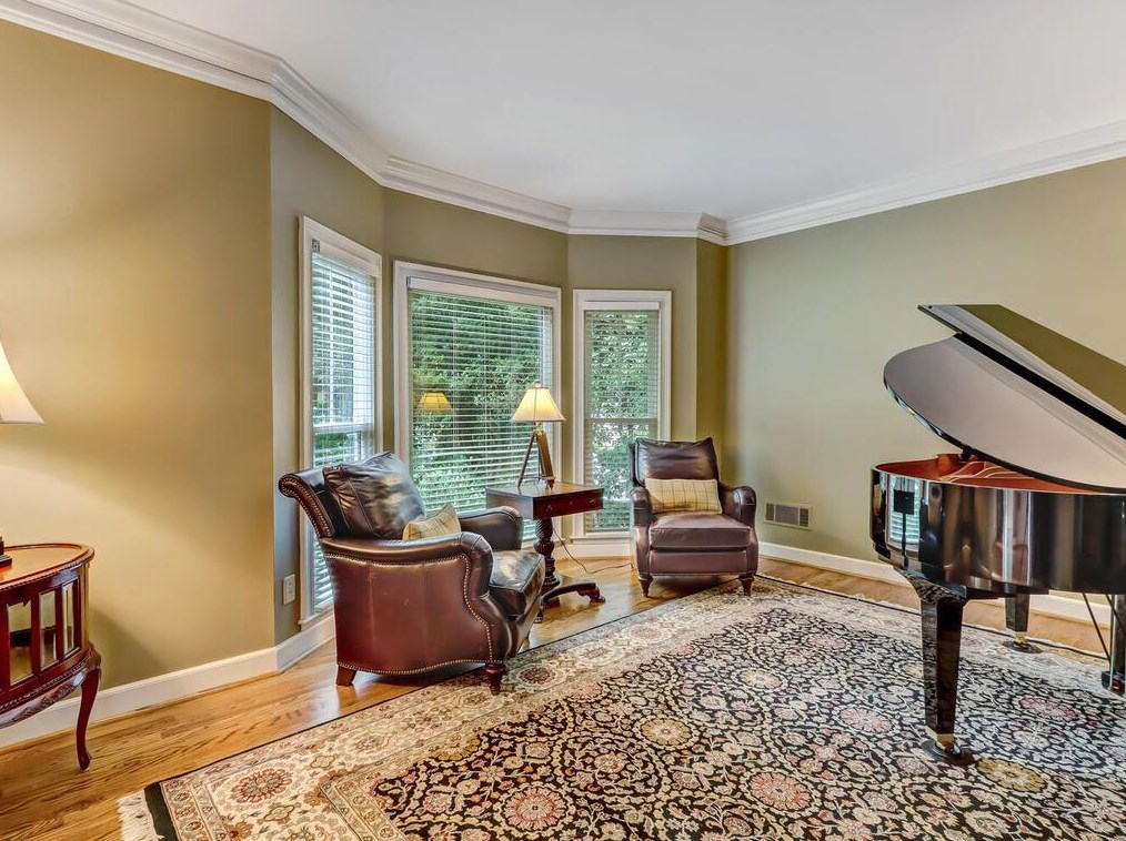 1825 Redbourne Dr, Atlanta GA  30350-5647 exterior