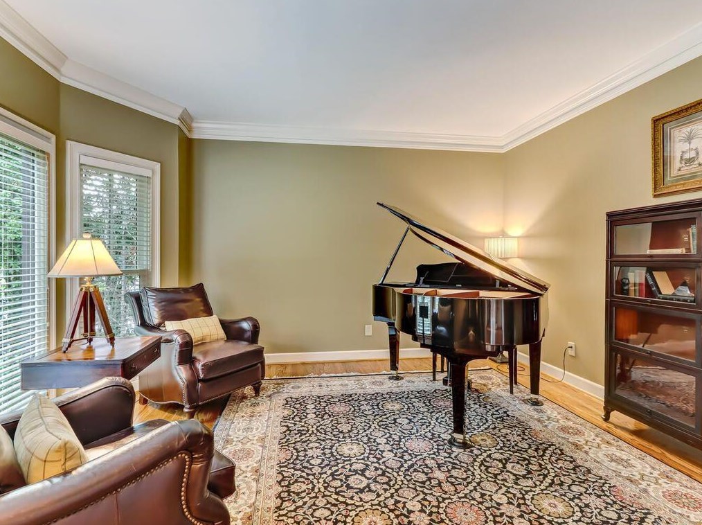 1825 Redbourne Dr, Atlanta GA  30350-5647 exterior