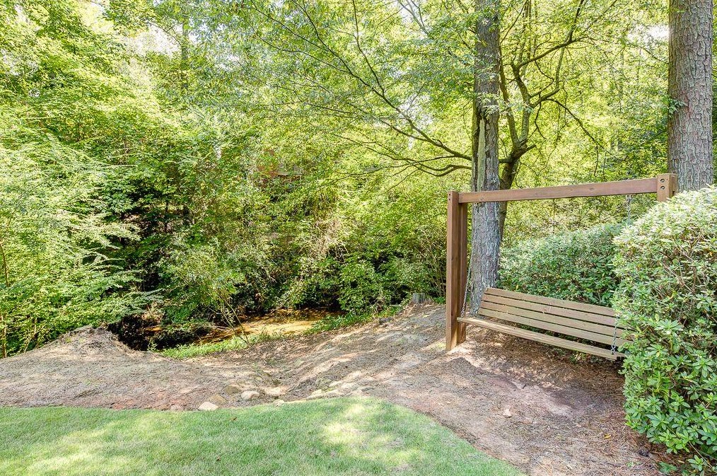 1825 Redbourne Dr, Atlanta GA  30350-5647 exterior