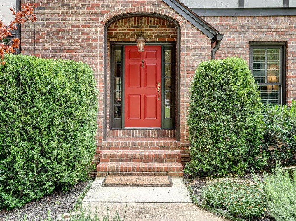 1825 Redbourne Dr, Atlanta GA  30350-5647 exterior