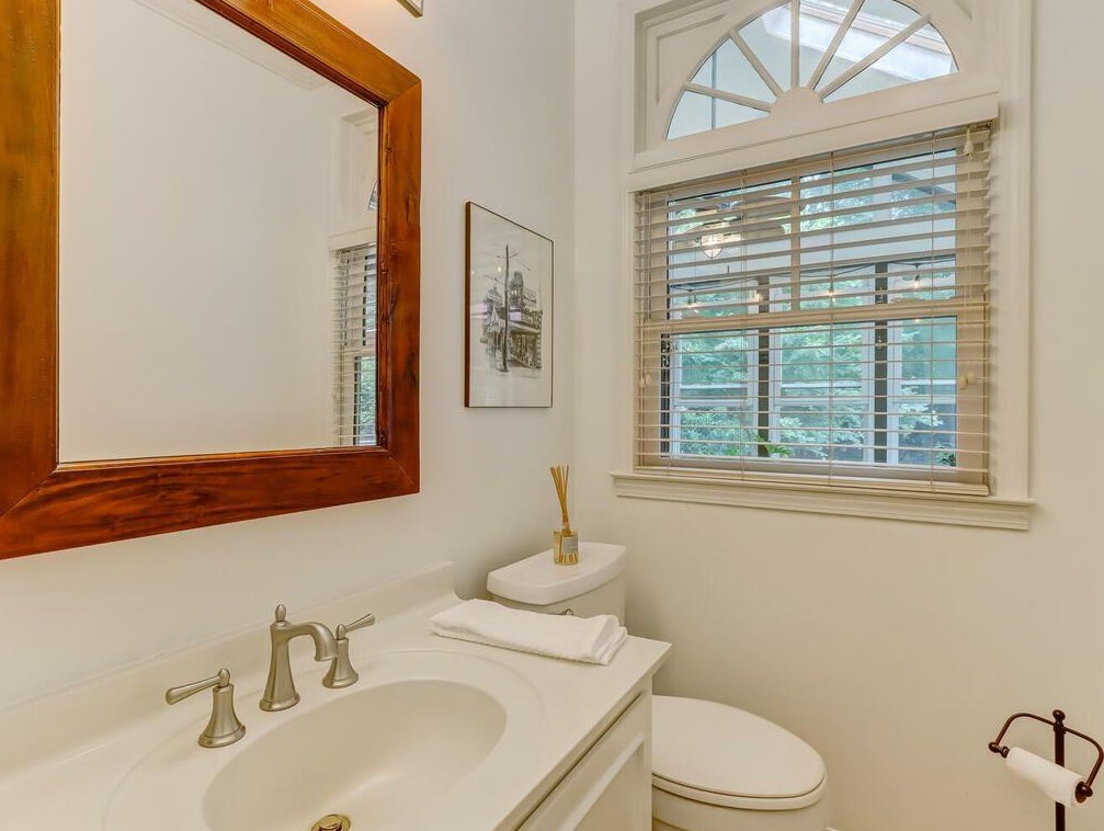 1825 Redbourne Dr, Atlanta GA  30350-5647 exterior