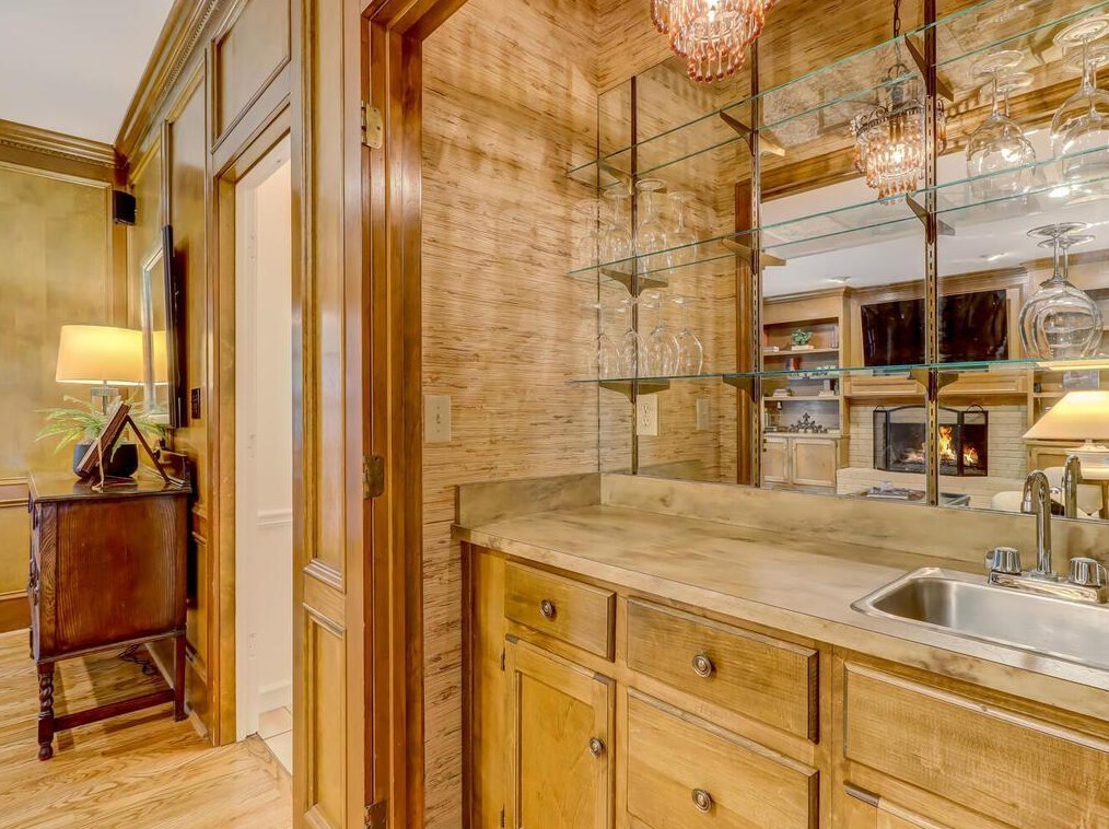 1825 Redbourne Dr, Atlanta GA  30350-5647 exterior