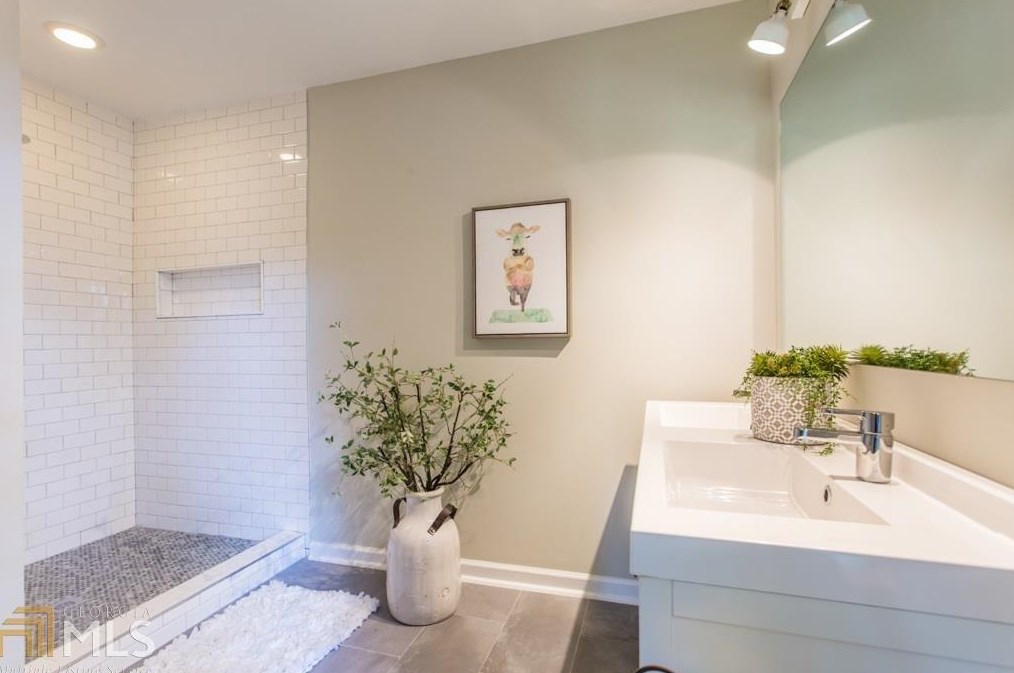 1841 Ridgeland Dr, Decatur GA  30032-4915 exterior