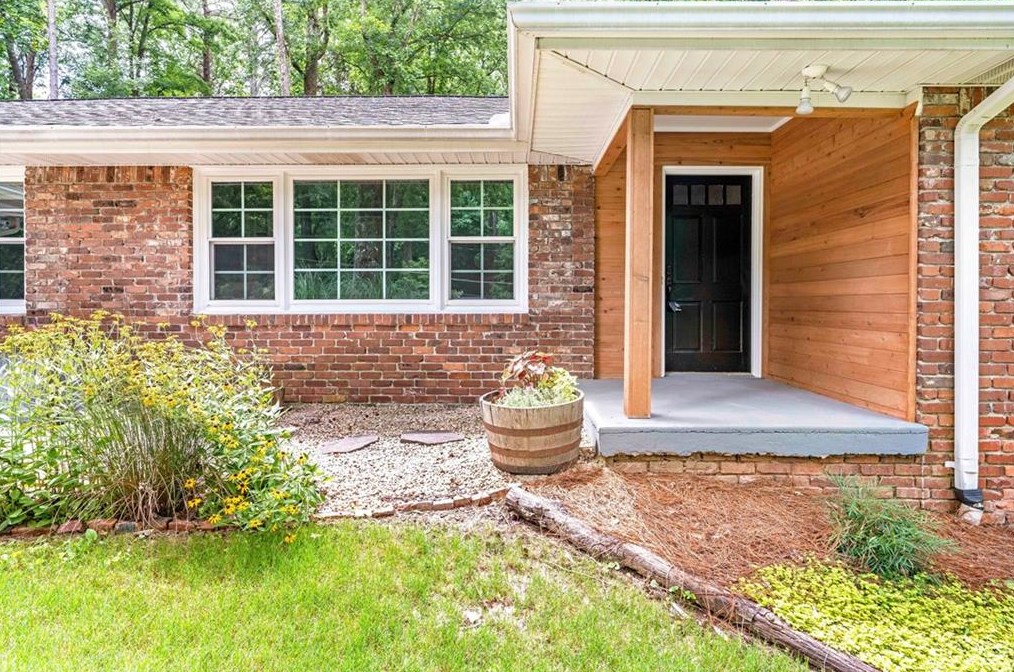 100 Wyndham Dr, Atlanta GA  30328-2045 exterior