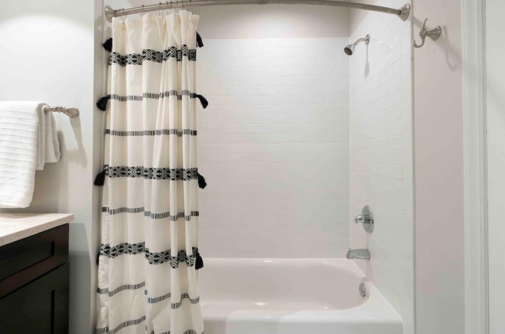 100 Wyndham Dr, Atlanta GA  30328-2045 exterior