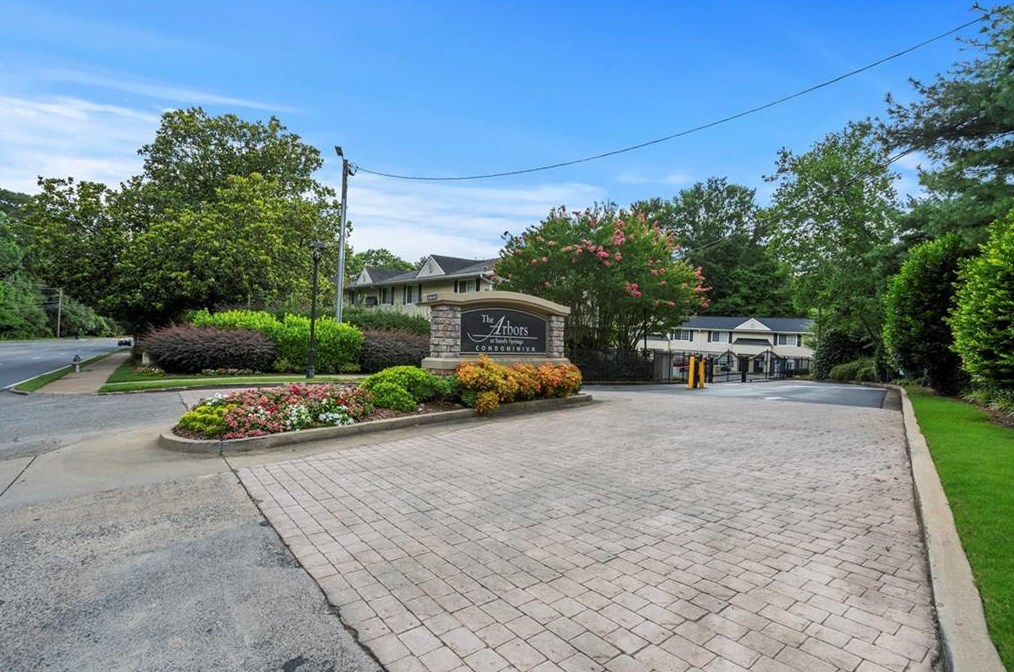 6940 Roswell Rd, Atlanta GA  30328-2205 exterior