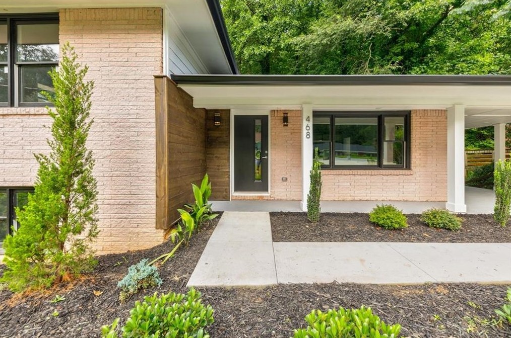 468 Waterford Rd, Atlanta GA  30318-7143 exterior