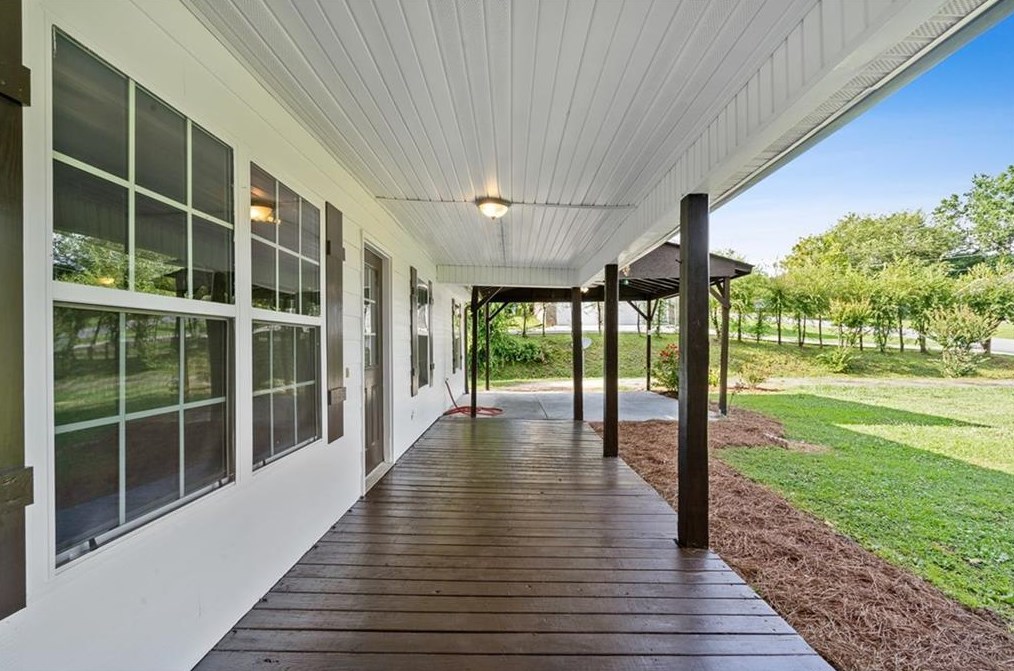 382 Sequoyah Cir, Calhoun GA  30701-9021 exterior