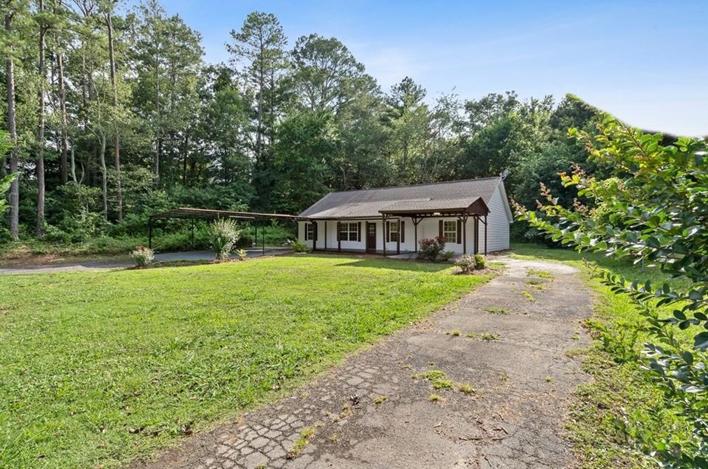 382 Sequoyah Cir, Calhoun GA  30701-9021 exterior