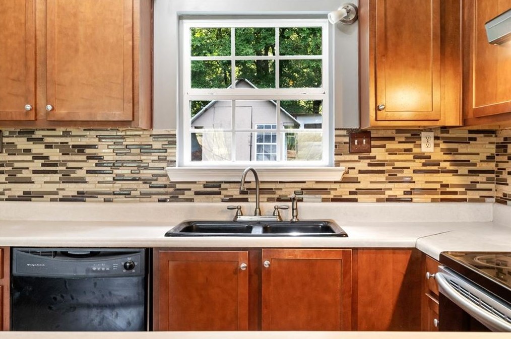 382 Sequoyah Cir, Calhoun GA  30701-9021 exterior