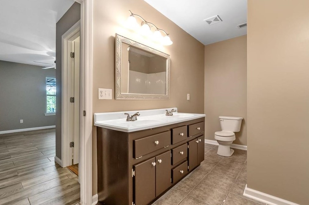 382 Sequoyah Cir, Calhoun GA  30701-9021 exterior