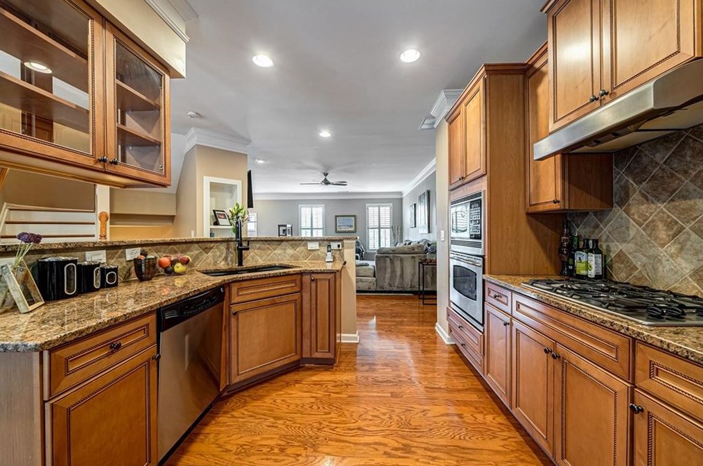 4004 Manchester Cir, Roswell GA  30075-8285 exterior