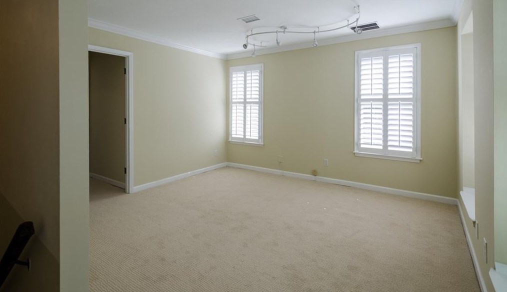5 Walden Walk, Atlanta GA  30342-3748 exterior