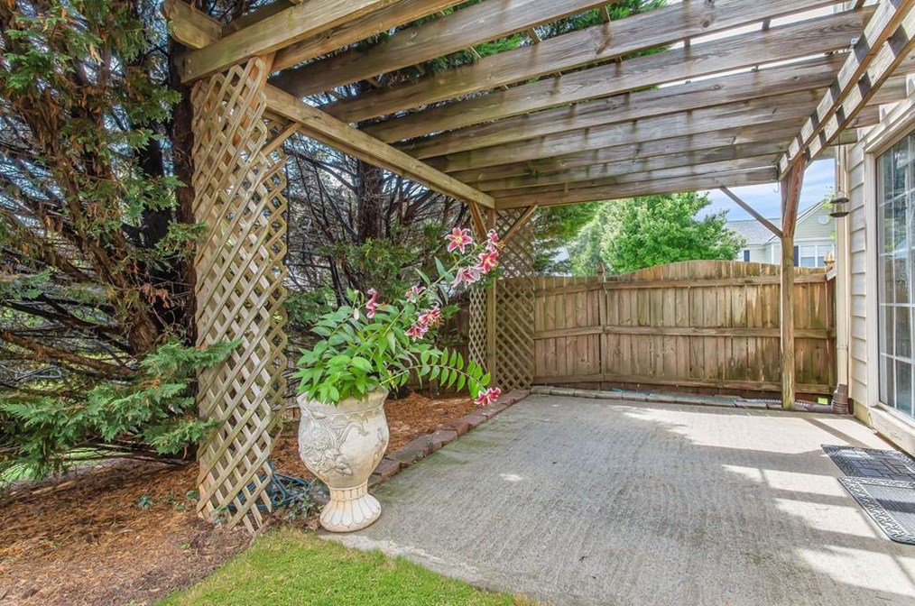 105 Lembeth Ct, Alpharetta GA 30004-8552 exterior