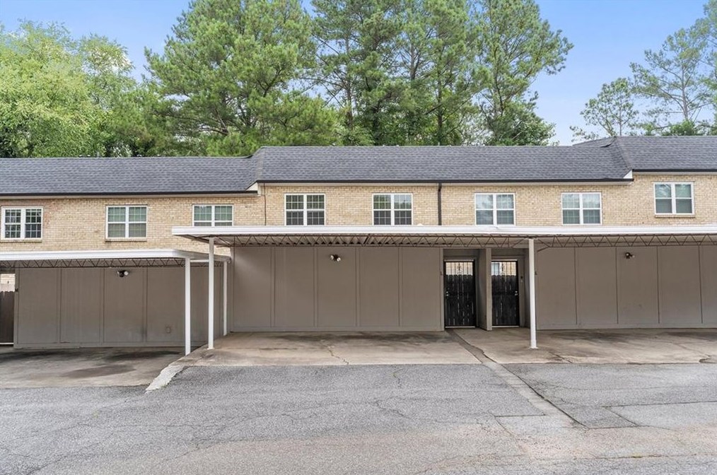 360 Winding River Dr, Atlanta GA  30350-1937 exterior
