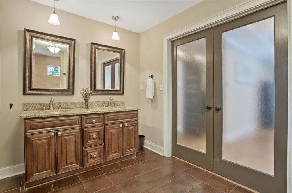 1367 Carter Rd, Decatur GA  30030-4606 exterior